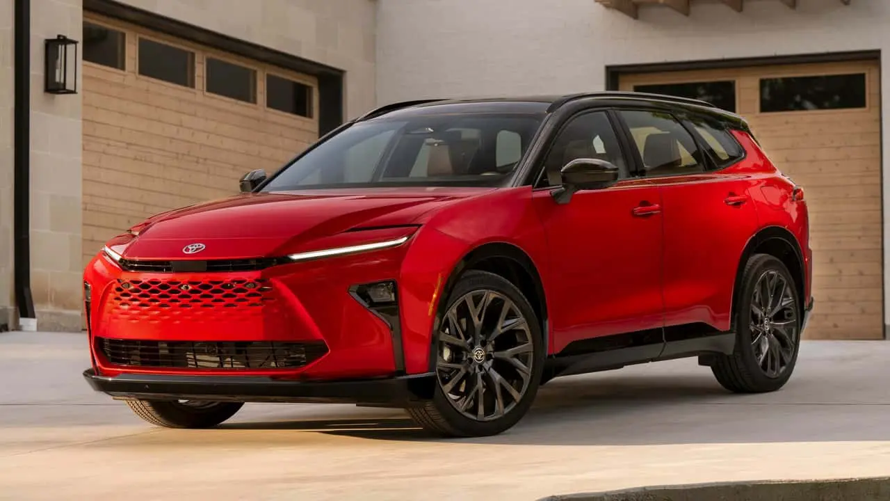2027 Toyota Crown Signia adaugă tehnologie fără a-și schimba formula