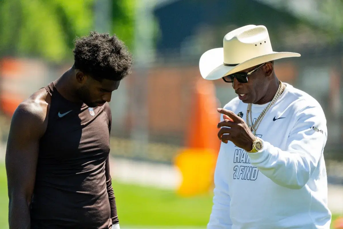 Michael Jones acuză Deion Sanders că i-a curățat terenul fiului, Shedeur