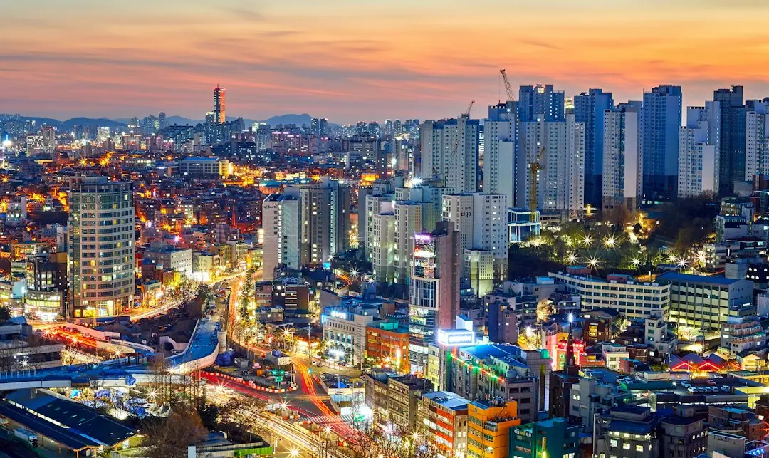 Poliția din Seoul a sancționat 80 de șoferi Tesla pentru dispozitive ilegale de activare a FSD