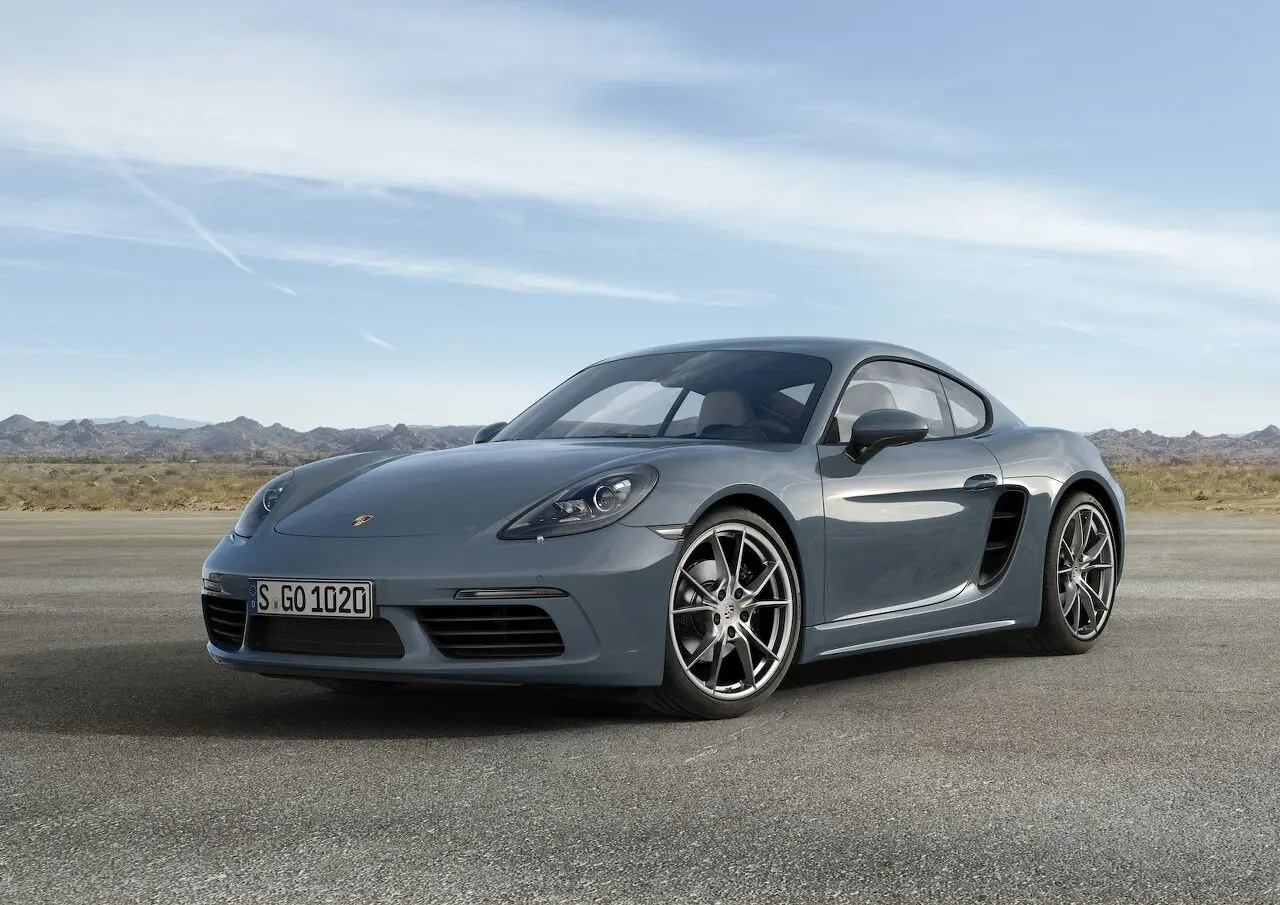 Porsche cere 548 de șoferi să nu mai conducă până la reparație