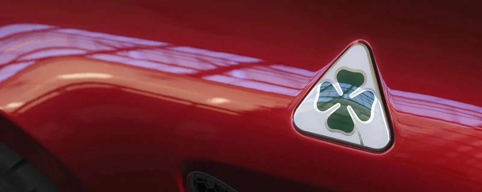 Povestea din spatele emblemei Quadrifoglio de pe mașinile Alfa Romeo